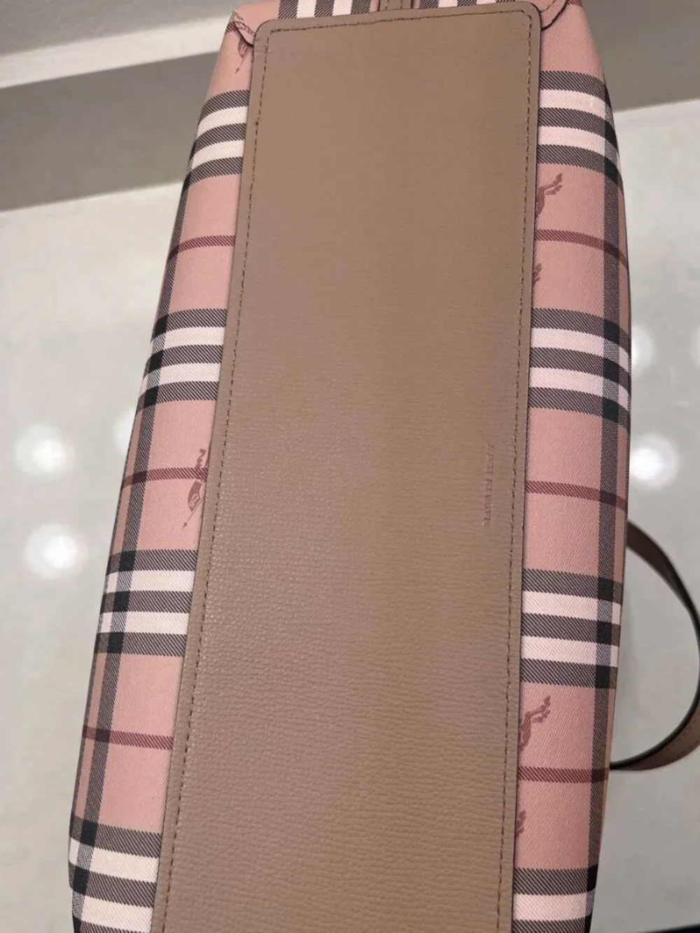 Burberry Medium Reversible House Check & Camel Leather Tote Bag - Picture 3 of 5